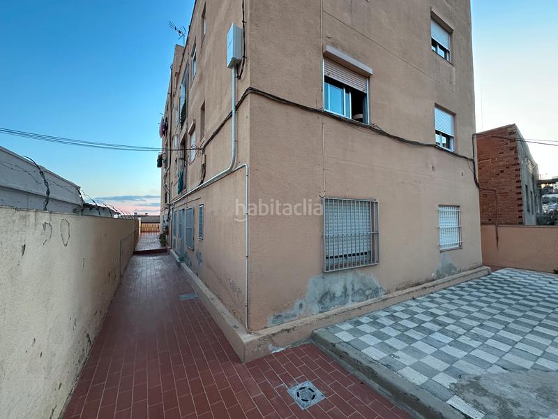 Foto 58344f97-9b91-496f-845b-ce64ed53fe23. Piso finca en venta en singuerlín en Guinardera Santa Coloma de Gramenet