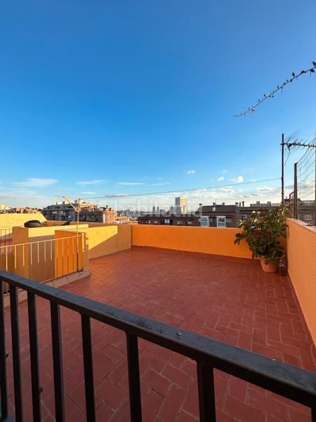 Foto 61f3d72c-6a5f-4822-924a-d658821cee9e. Piso finca en venta en singuerlín en Guinardera Santa Coloma de Gramenet