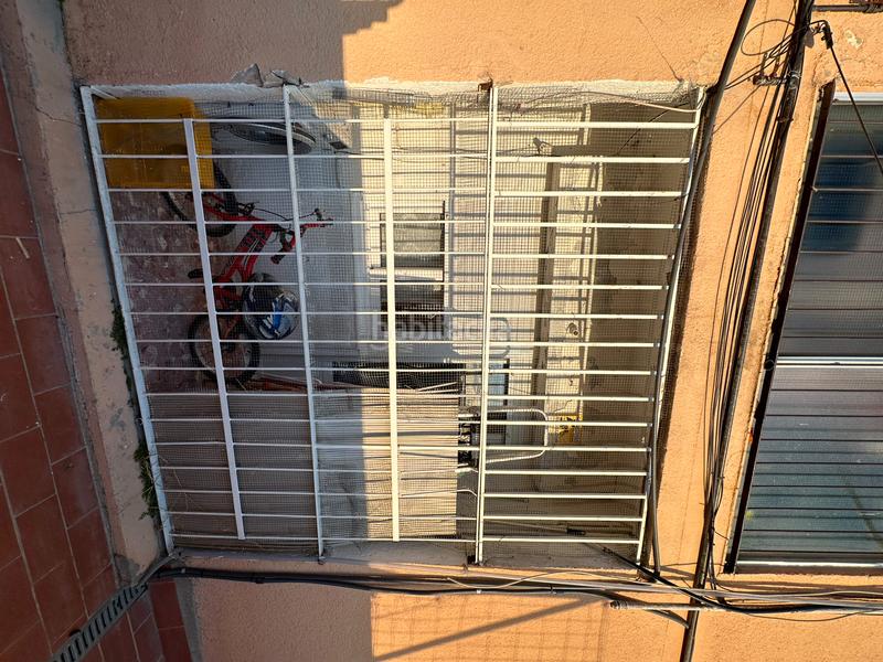 Foto 64d1785d-cbd0-4b44-b3fa-cefa3fea3355. Piso finca en venta en singuerlín en Guinardera Santa Coloma de Gramenet