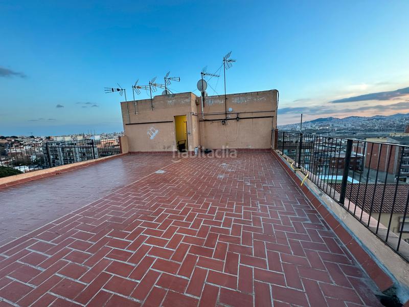 Foto 75aee9b4-6e2d-4259-85bb-d80b01d135c7. Piso finca en venta en singuerlín en Guinardera Santa Coloma de Gramenet