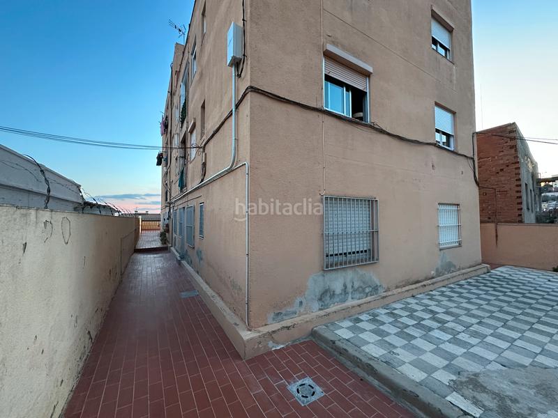 Foto 9ec1cb8e-ca12-4eff-8a8d-53ba87960be3. Piso finca en venta en singuerlín en Guinardera Santa Coloma de Gramenet