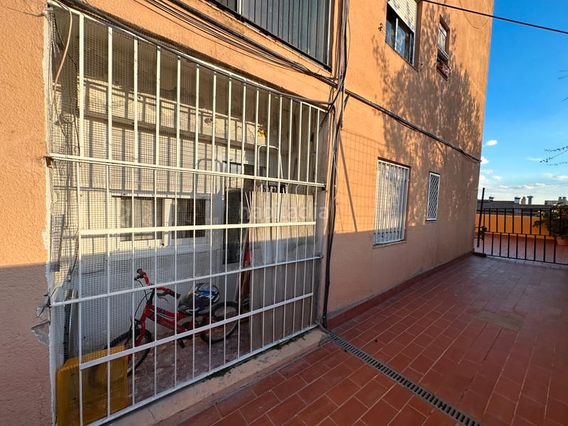 Foto b723493e-bd72-434d-9c58-9cee8a3ef249. Piso finca en venta en singuerlín en Guinardera Santa Coloma de Gramenet