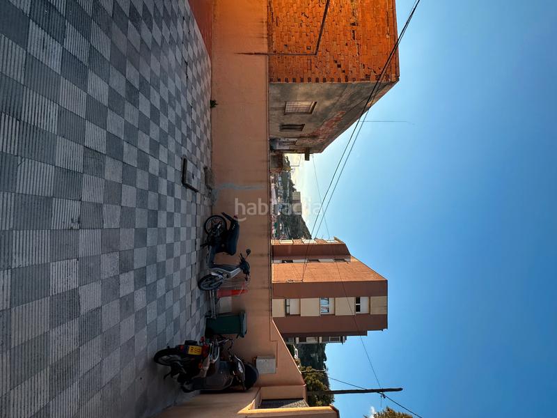 Foto d13bcdcf-4f75-404c-8b80-fa9c2aa5999a. Piso finca en venta en singuerlín en Guinardera Santa Coloma de Gramenet