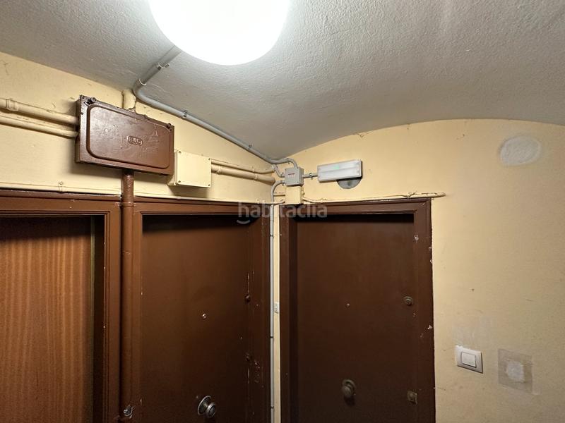 Foto d29a5e3d-3b20-4517-87fd-5a8f8858546c. Piso finca en venta en singuerlín en Guinardera Santa Coloma de Gramenet