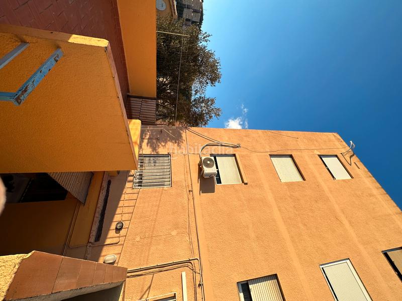 Foto fe3945bb-4253-40ce-8940-adc1b4c0bdd7. Piso finca en venta en singuerlín en Guinardera Santa Coloma de Gramenet