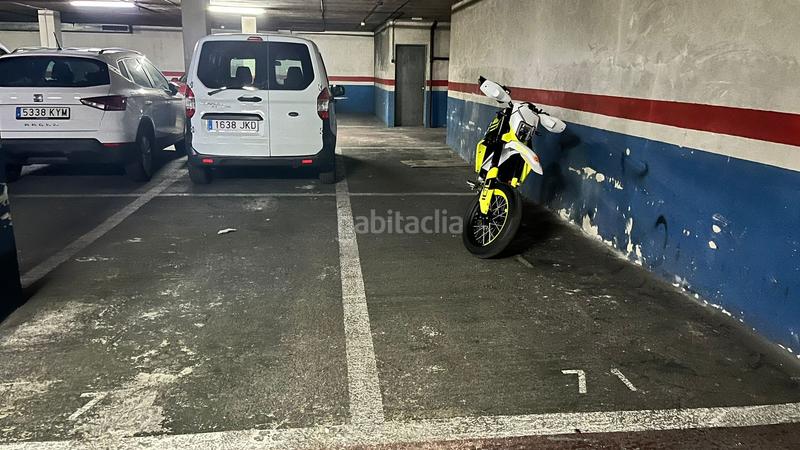 Foto ea487f76-8d3b-46cd-8874-8f47a53eabf4. Parking coche en Navas Barcelona