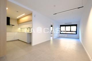 Etagenwohnung in Avinguda de borbó 58. Amplio piso reformado con 3 habitaciones, 3 baños, domótica y as