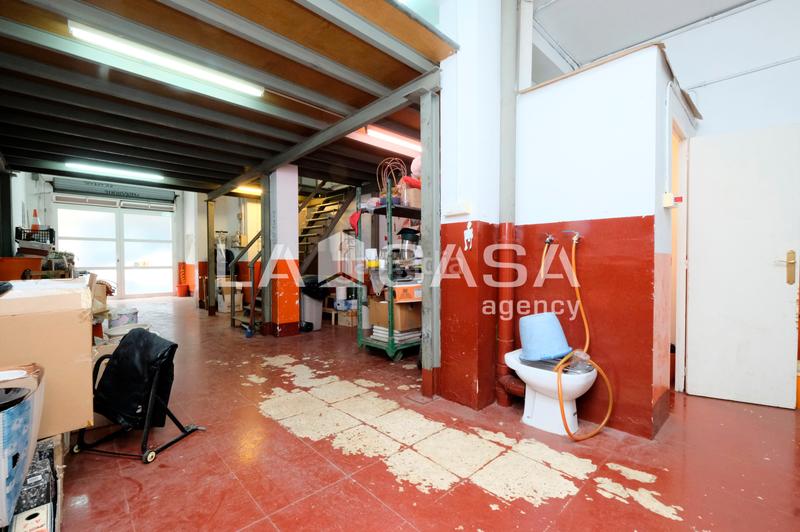 Foto 7bb0f84b-aea9-4ad5-b2d3-3b6403ab6bd5. Local comercial a Horta Barcelona