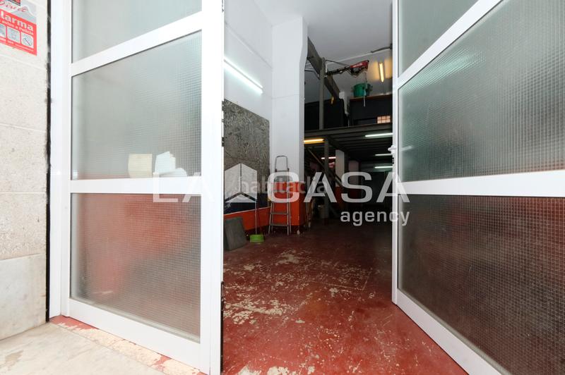 Foto 9b61b6e1-89c2-4c80-8010-5db129104115. Local comercial a Horta Barcelona