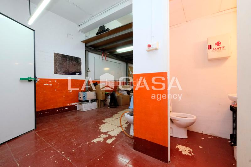 Foto 7a3f06f2-720f-4063-adab-74fe370da3ef. Local commercial dans Horta Barcelona