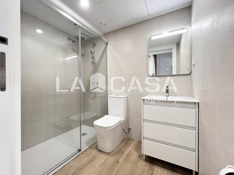 Foto 4a65fad8-9f8c-4566-9eef-97ae2af11bd2. Planta baixa a Llefià Badalona