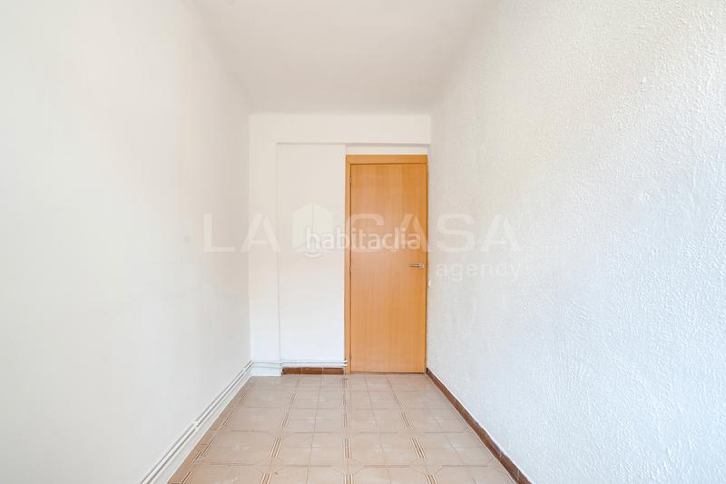 Foto dedd8794-2f11-46b4-a5a8-dfc97138b4bc. Attico con riscaldamento in La Verneda - La Pau Barcelona