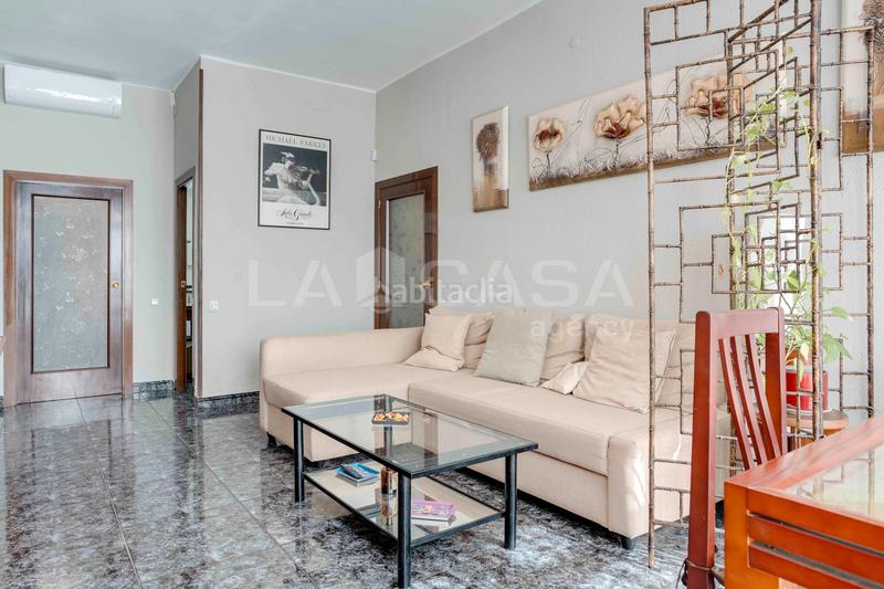 Foto 1f27a1b9-db47-4a15-b0ea-ca5c7c547706. Piso en Provençals del Poblenou Barcelona
