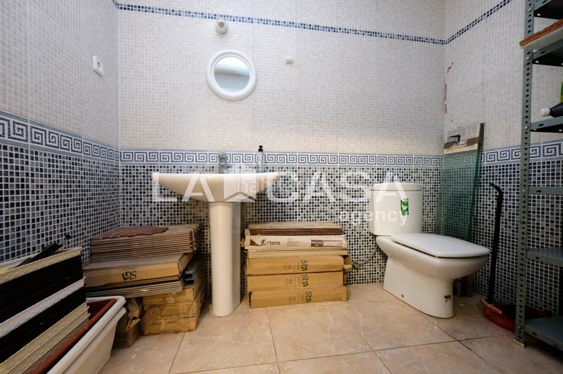 Foto 8f8f930d-c154-436c-b836-72b0c95228a5. Alquiler local comercial en Vilapicina - Torre Llobeta Barcelona
