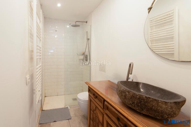 Foto d8d28a59-1217-4f7c-8492-a900d54f3642. Piano terra in El Poble Sec - Parc de Montjuïc Barcelona