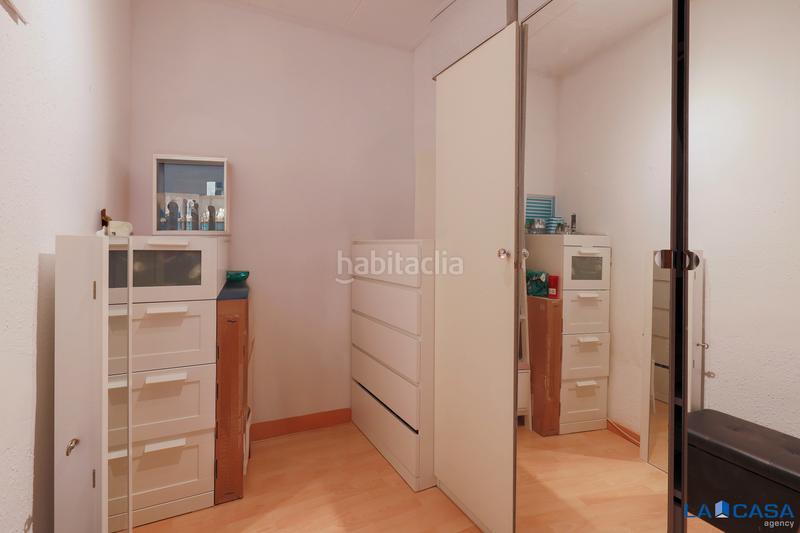 Foto f42b6c6e-7a8f-4751-a5c7-01b193206900. Piso en Sants Barcelona