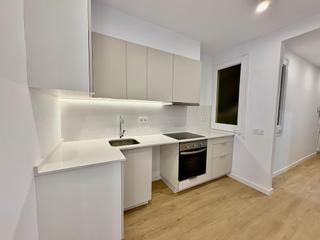 Appartamento in Barri de les Corts. Piso reformado de 63 m en finca con ascensor. 2 habitaciones ext