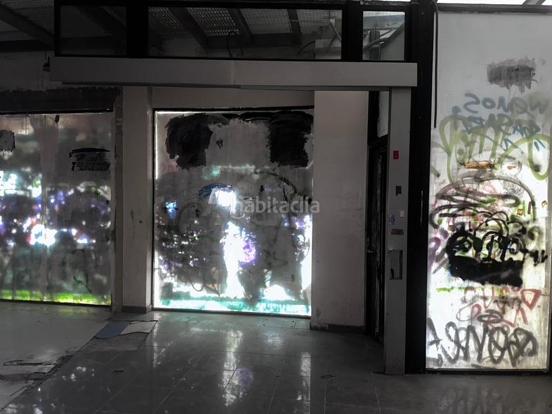Foto b9d9c3bf-a54f-4f43-8705-2272e2d0ed28. Local comercial en El Camp de l´Arpa del Clot Barcelona