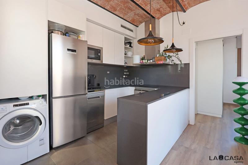 Foto 71b66fe9-b24a-4687-a103-e3d4261bcfa3. Attique dans Sant Antoni Barcelona