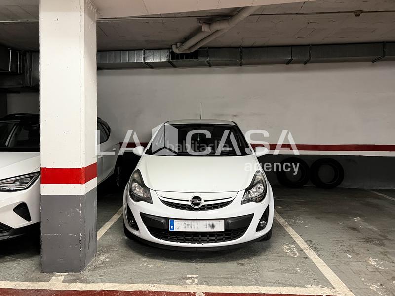 Foto e5f8d058-6c3f-494a-a082-bbc76a7e042e. Etagenwohnung mit parking in La Salut Badalona