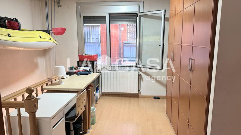 Foto a8e50dbe-24ae-4fb5-8820-5e48453391f9. Planta baixa amb calefacció a Porta Barcelona