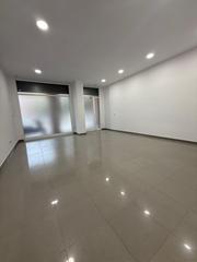 Local commercial  Passatge del riu onyar