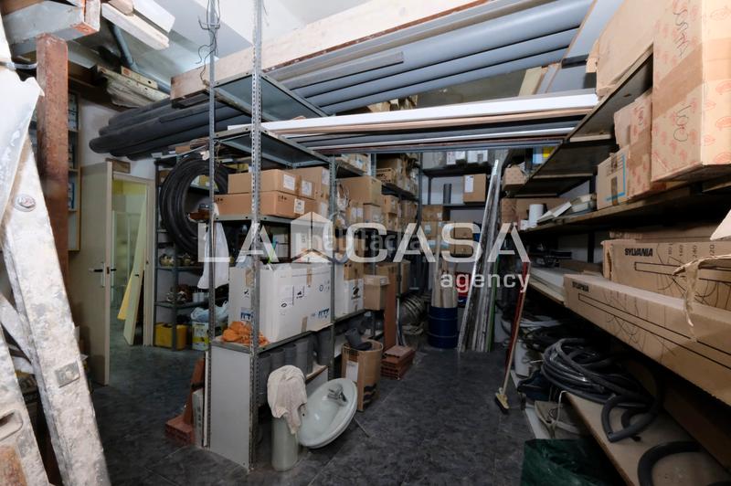 Foto d0538051-407c-4ec2-8afa-17ffa3a1f21b. Local comercial en Porta Barcelona