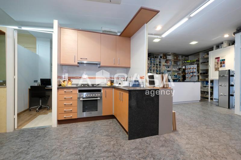 Foto d4f13916-2a7b-467c-a6bb-0fef3e2b3868. Local comercial en Porta Barcelona