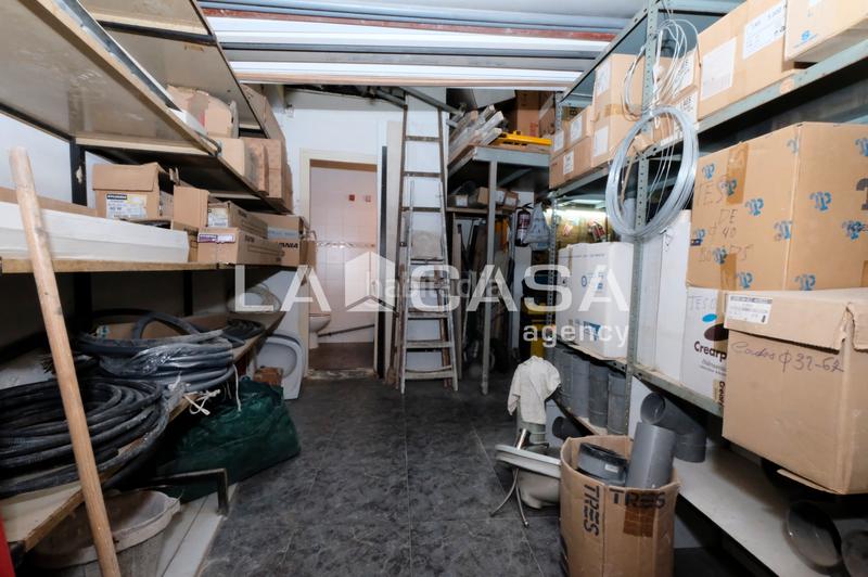 Foto f48057a1-6fd7-4374-aebb-a5c2cff3f350. Local comercial en Porta Barcelona