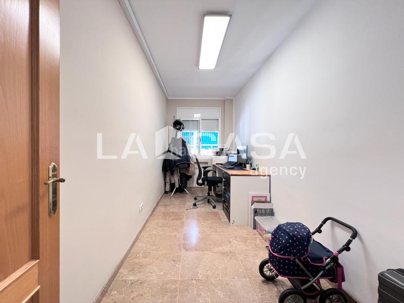 Foto 113d70a9-755e-4810-b2bd-558a3badd282. Etagenwohnung mit heizung in Llefià Badalona