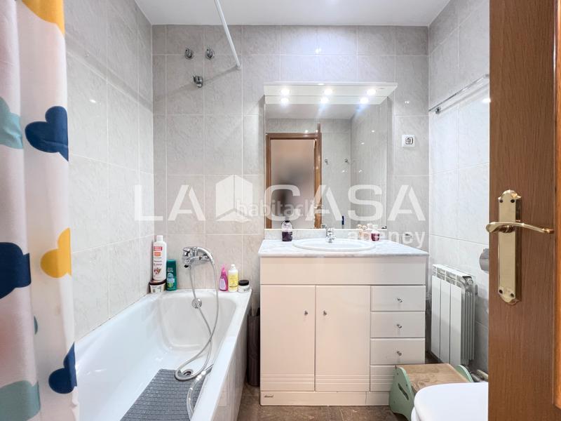 Foto 0d4ef531-d678-4c4c-8c4e-aa218305e998. Flat with heating in Llefià Badalona