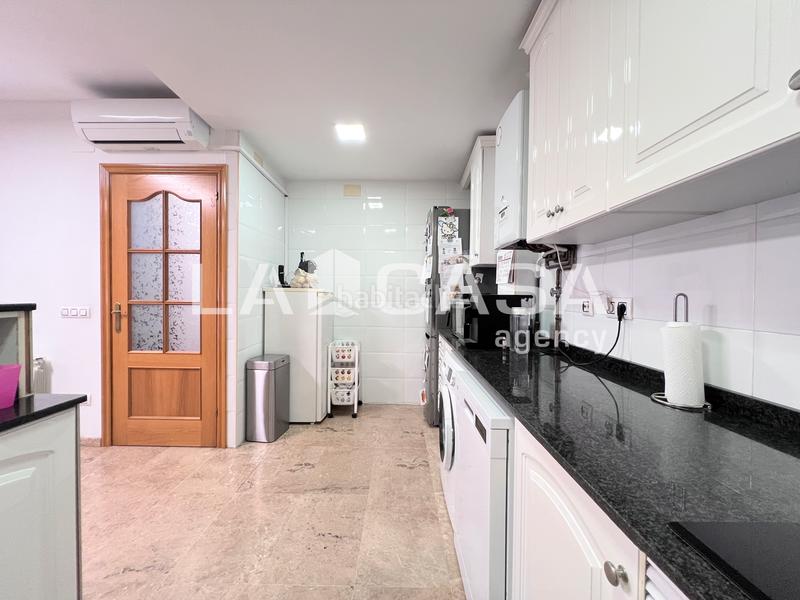 Foto aa842f6b-d890-49fe-8f61-01dffab1d6b1. Flat with heating in Llefià Badalona