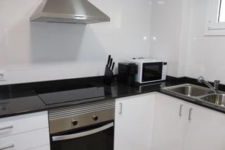 Planta baja en Sants. Piso único en sants, junto a les corts 84 m con 6 habitaciones d