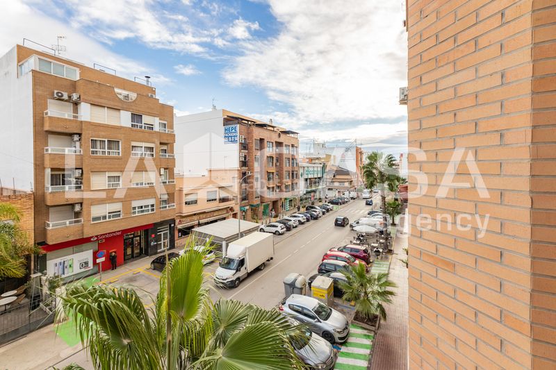 Foto f31705da-fda5-4043-b648-351bc4932aae. Pis amb aparcament a Riba - roja de Túria