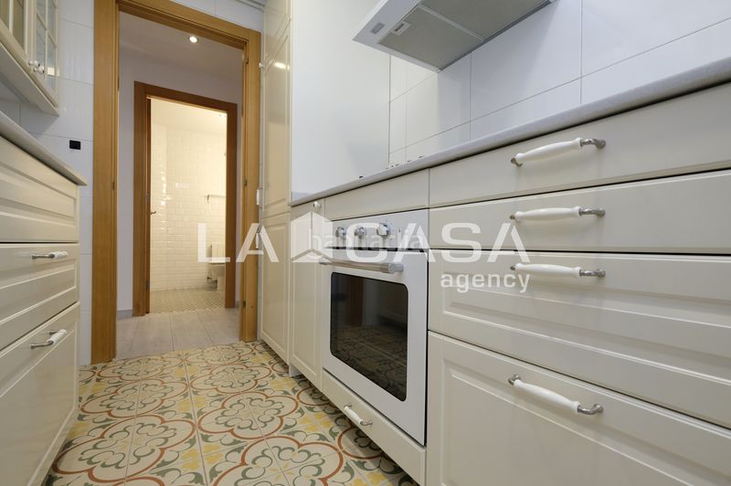 Foto a6ea7fca-1ede-4c76-83eb-884145e6a8a1. Pis a Turó de la Peira Barcelona