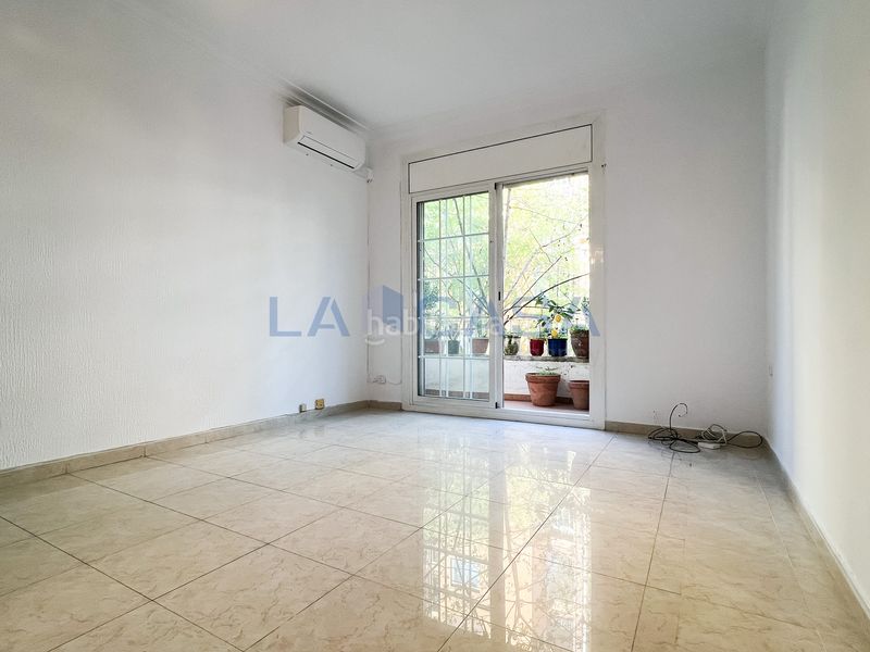 Foto 5a4100e3-70ff-4231-9127-081dac9fe736. Pis a El Camp de l´Arpa del Clot Barcelona