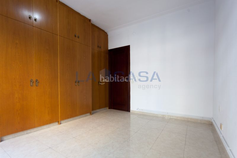 Foto cbafd465-1b69-4a32-9161-d2ee5de06723. Pis a El Camp de l´Arpa del Clot Barcelona