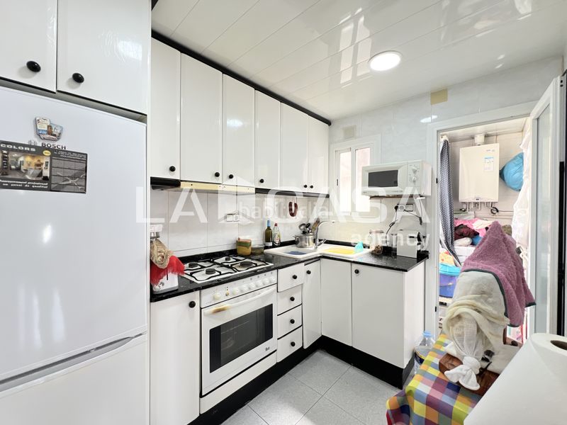 Foto 31025b80-db51-4604-addc-ed86e734d9eb. Àtic amb calefacció a Prosperitat Barcelona