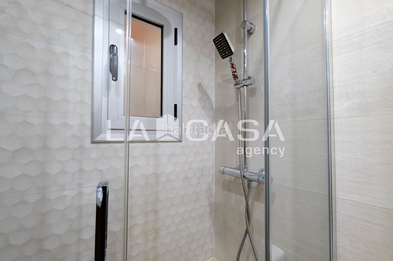 Foto 016d7843-b267-44bf-8508-43c5281d69e3. Àtic a Roquetes Barcelona
