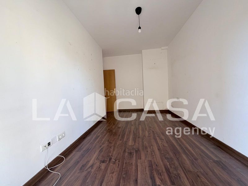 Foto 43bee516-e272-49c5-bd7b-71e35ae8a39f. Àtic amb calefacció aparcament a Can Rull Sabadell