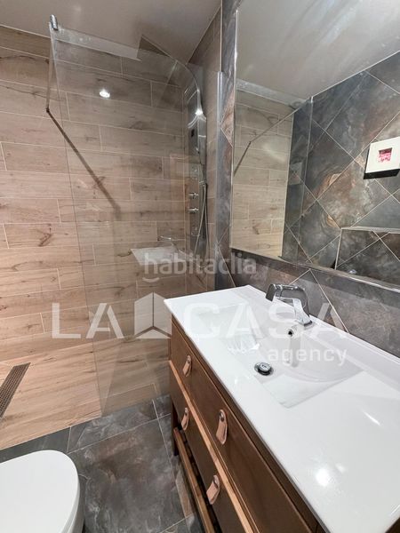 Foto ba1a4a0f-0a6a-477b-9d21-8868eea88601. Àtic amb calefacció aparcament a Can Rull Sabadell