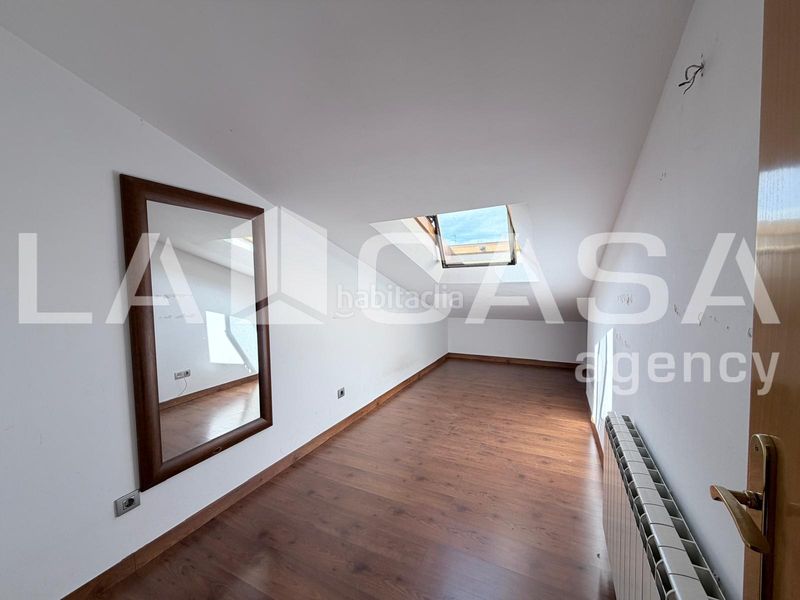 Foto eaaa1d7e-9491-4768-a938-ad3fe7577eed. Àtic amb calefacció aparcament a Can Rull Sabadell