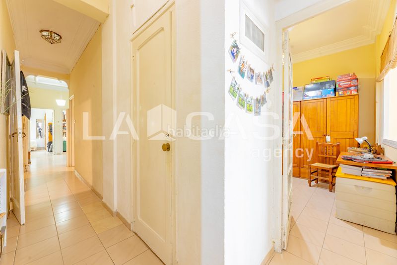 Foto c6745a16-aab5-407f-bb01-0cf62d846b9a. Pis a Russafa Valencia