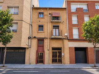 Pis a Carrer de saclosa 9. Edificio completo de 3 plantas  gran potencial  excelente precio