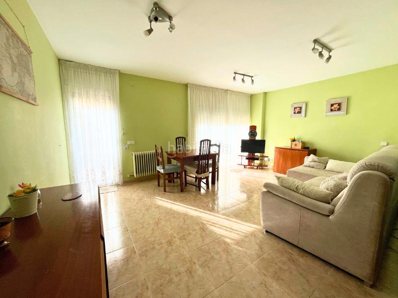 Foto 0218fa36-81b8-45ae-8f38-d1ad21510713. Casa adossada amb calefacció aparcament a Torrent Ballester Viladecans