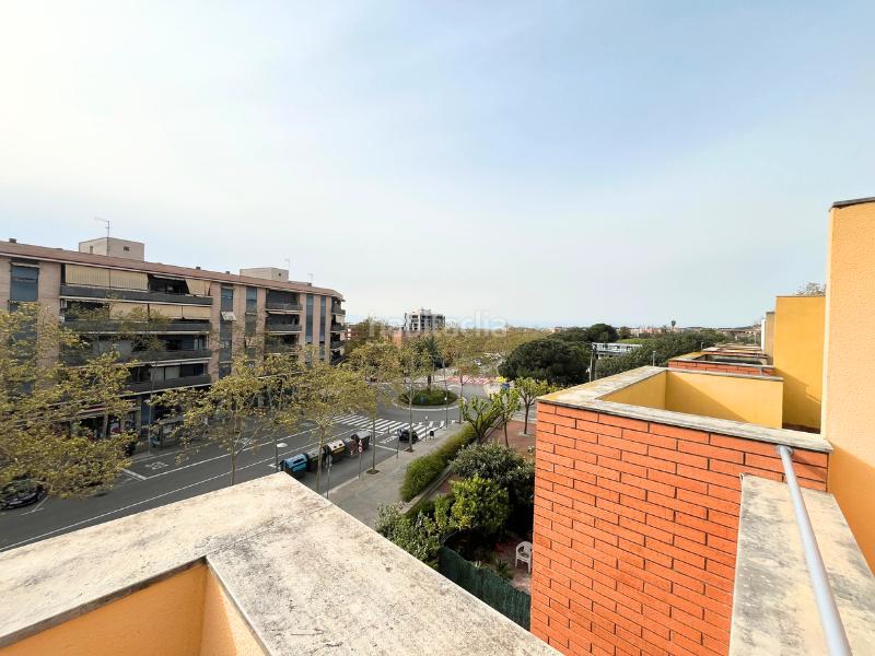 Foto 0b0f446d-dfd0-47c0-9aeb-54cff1620e43. Casa adossada amb calefacció aparcament a Torrent Ballester Viladecans