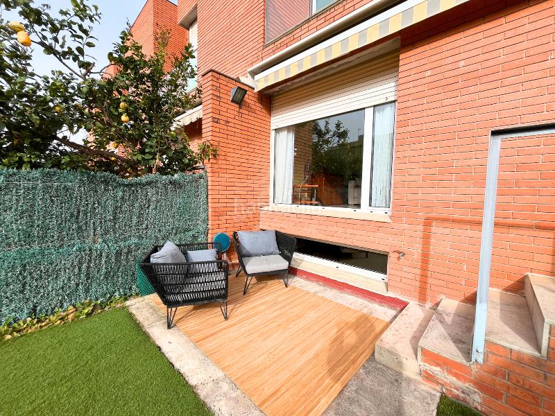 Foto 9dcda755-8c33-487a-8a0c-0875314a1097. Casa adossada amb calefacció aparcament a Torrent Ballester Viladecans