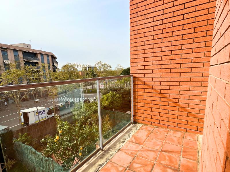 Foto e0d4d251-f5fc-4f3a-9cd2-c85efb8d156b. Casa adossada amb calefacció aparcament a Torrent Ballester Viladecans