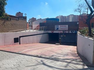 Aparcament cotxe  Avinguda de la república argentina. Se vende amplia plaza de parking en propiedad en cornellà, junto