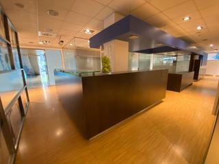 Local Comercial  Carrer de josep puig i cadafalch